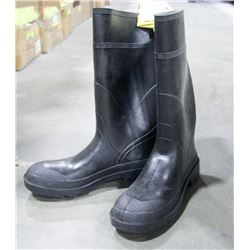 PAIR OF BAFFIN STEEL TOE RUBBER BOOTS