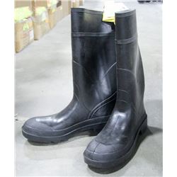 PAIR OF BAFFIN STEEL TOE RUBBER BOOTS