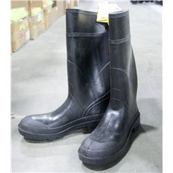 PAIR OF BAFFIN STEEL TOE RUBBER BOOTS