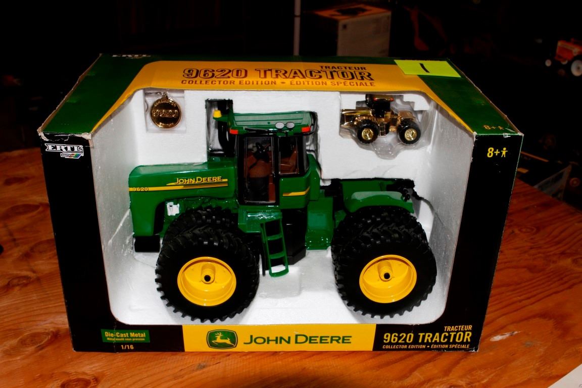 John Deere 9620 tractor Ertl 116 Has Box