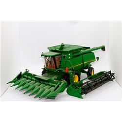 John Deere 9750 STS combine Ertl 1:32 Has Box
