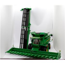 John Deere S690 combine Ertl Prestige Collection 1:32 Has Box