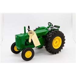 John Deere R tractor Ertl Precision Key 8 1:16 Has Box