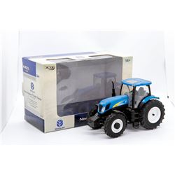 New Holland T7040 tractor Ertl 1:32 Has Box