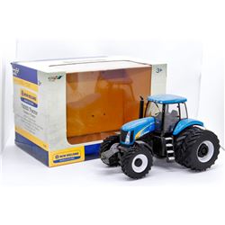 New Holland T8050 tractor Ertl 1:32 Has Box