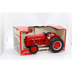 IH 300 utility 3,000,000th IH tractor Ertl 1:16 Has Box