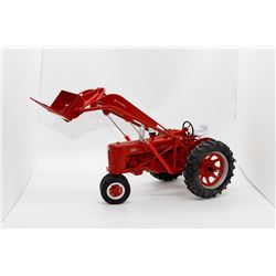 IH Highly Detailed Farmall 300 w/ loader SpecCast 1:16 Has Box