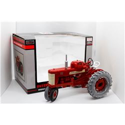 IH Highly Detailed Farmall 450 LP-Gas tractor SpecCast 1:16 Has Box
