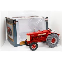 IH Highly Detailed Farmall W450D diesel WF tractor SpecCast 1:16 Has Box