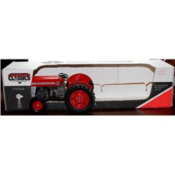 Massey Ferguson 135 tractor Country Classics 1:16 Has Box *No Trailer*