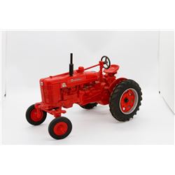McCormick Farmall Super M-TA Ertl 1:16 No Box