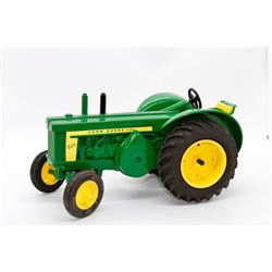 John Deere 820 diesel Ertl 1:16 No Box