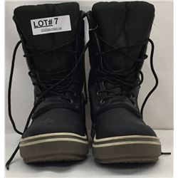 MENS SNOWBOOTS SIZE 8