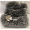 Image 1 : GREY SHEEPSKIN RUG (Australian + New Zealand) 41.3in x 24.8in approx