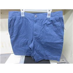 New Men's Shorts waist size 34 / navy