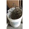 Image 1 : BUCKET OF WIRE SLINGS