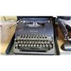 Image 2 : ANTIQUE SMITH CORONA TYPE WRITER IN BLACK CASE