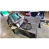 Image 2 : ROUTER TABLE AND MAKITA ROUTER