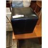 Image 2 : SMALL BLACK LEATHER OTTOMAN