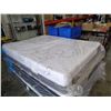 Image 1 : QUEENSIZE SERTA I-COMFORT F500 HYBRID MEMORY FOAM MATTRESS