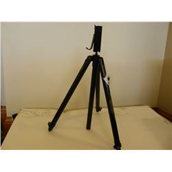Outdoorsmans MediumTripod with Pistol Grip Head