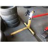 Image 1 : YELLOW ENGINE STAND