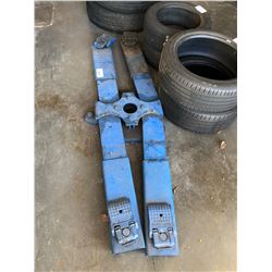 SINGLE POST 4 ARM HYDRAULIC IN GROUND AUTO HOIST