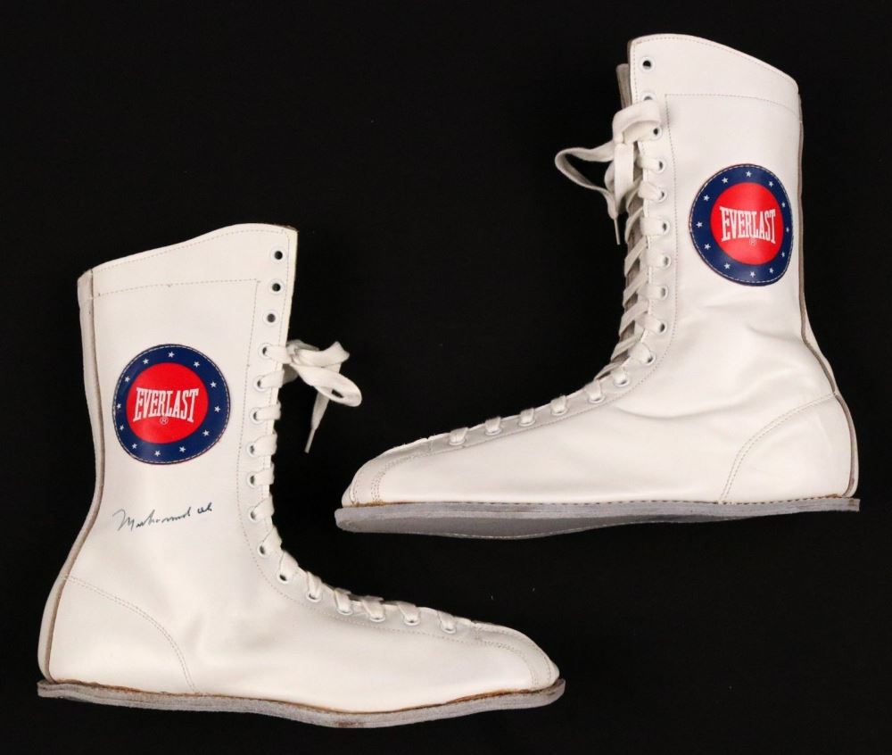 Muhammad Ali Signed Everlast Boxing Shoe (JSA LOA)