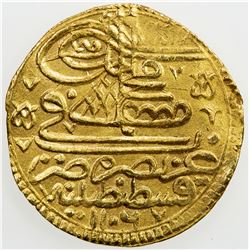 TURKEY: Mustafa III, 1695-1703, AV ashrafi (3.46g), Kostantiniye, AH1106. VF-EF