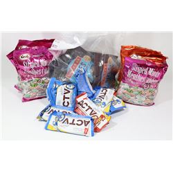 FLAT OF ASSORTED CANDIES AND BARS