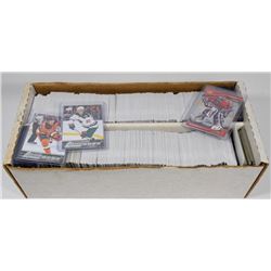 BOX OF APPROX 1500 HOCKEY CARDS INCL YOUNG GUNS