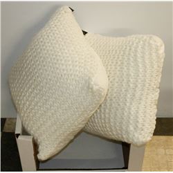 A PAIR OF NEW WEAVED DECORATIVE PILLOW