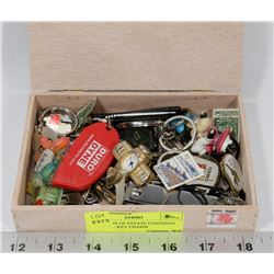 CIGAR BOX OF ESTATE CONTENTS INCL PINS, KEY CHAINS