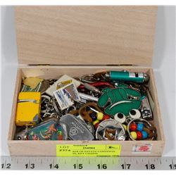 CIGAR BOX OF ESTATE CONTENTS INCL PINS, KEY CHAINS