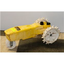 LARGE CAST IRON TRACTOR ESTATE.