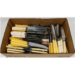 VINTAGE/ANTIQUE CARVING SET AND DINING KNIVES.