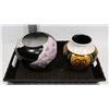 Image 1 : PAIR OF HOME DÉCOR VASES ON WICKER LOOK TRAY