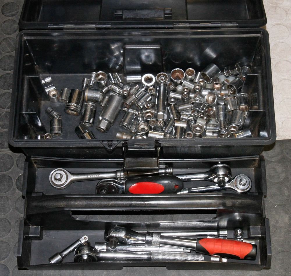 TOOL BOX W/ 160 PCS SOCKET SET.