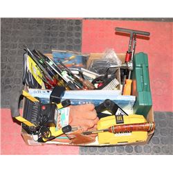 PORTA LIGHT/ESTWING HATCHET/TAP & DIE SET