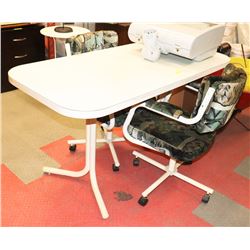 ESTATE WHITE TABLE WITH 2 CHAIRS. 28"X60"X31".