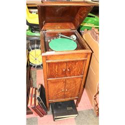 ANTIQUE GRAMMOPHONE WITH RECORDS - NEEDS