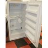Image 2 : FRIGIDAIRE UPRIGHT FREEZER.