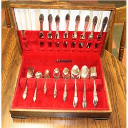 ESTATE SET OF 1847 ROGERS BROS DINNERWARE WITH