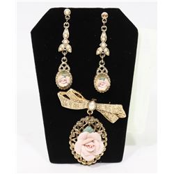 CARVED ROSE BROOCH & EARRING SET WITH FILIGREE