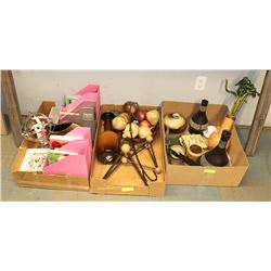 3 ASSORTED FLATS OF SHOWHOME DÉCOR ITEMS