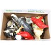 Image 1 : BOX OF ESTATE ORNAMENTS