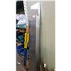 Image 2 : 2 STAINLESS SHELFS