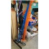Image 1 : 2 BLUE SCRAPERS