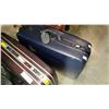 Image 2 : 2 HARD CASE SUITCASES