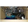 Image 2 : BOX OF ICE BUCKET, THERMOS, GLASS PIE DISH AND MORE
